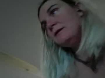 macabrediamomd's chat room