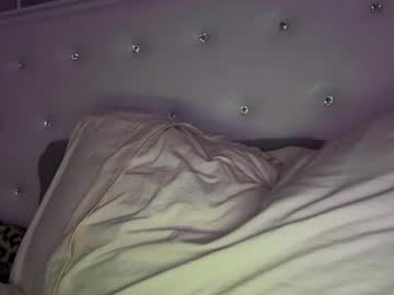 theblondeetwinss's chat room