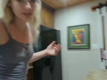 ellalowe's chat room