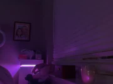 theblondeetwinss's chat room