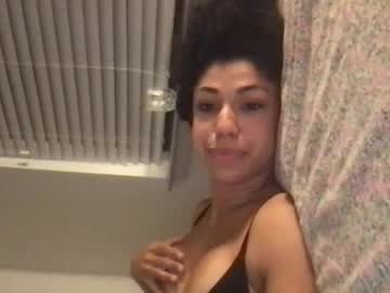 latinagirlyxx's chat room