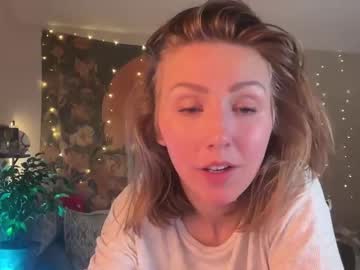 abbienextdoor's chat room