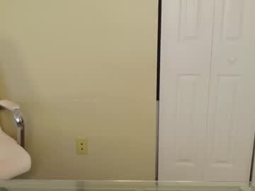 summerishotter's chat room