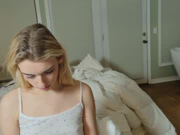 ellalowe's chat room