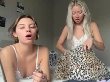 lilyyymonroee's chat room