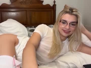 ellalowe's chat room