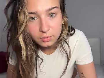 elenahere4u's chat room