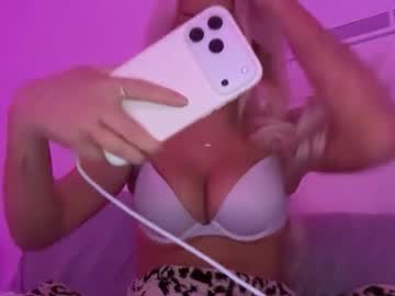 theblondeetwinss's chat room