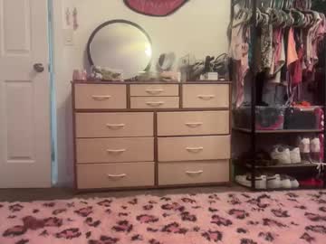 kylie_star30's chat room