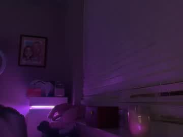 theblondeetwinss's chat room