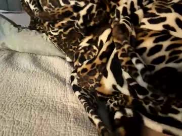 hawt_ass_milf's chat room