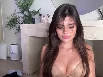 poutyselena's chat room