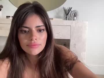 poutyselena's chat room