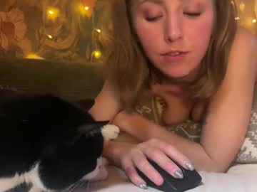 abbienextdoor's chat room