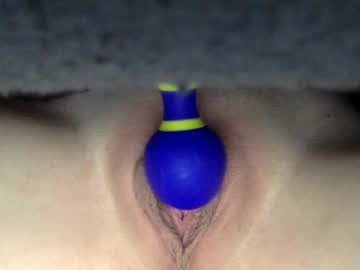 astridafterdark's chat room