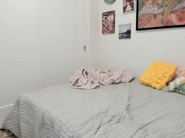 ariah_is_blonde's chat room