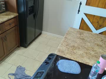 ellalowe's chat room