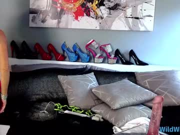 wildwifebarbie's chat room