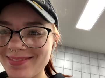 yourfavoriteshorty's chat room