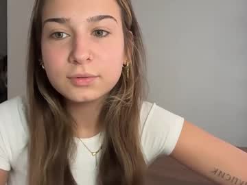 elenahere4u's chat room