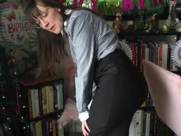 ellynaomi's chat room