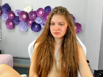 tiny_girl_18's chat room