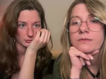 2girls1boat's chat room