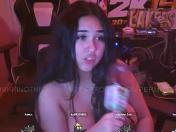 nikkinotnicki00's chat room