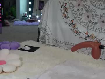 moxxximoon's chat room