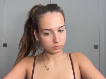 elenahere4u's chat room