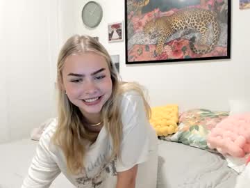 ariah_is_blonde's chat room