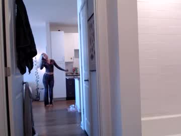 lilyyymonroee's chat room