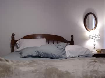 ellalowe's chat room