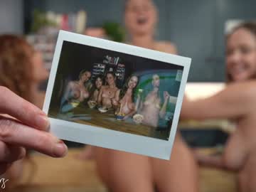 nakedbakers's chat room