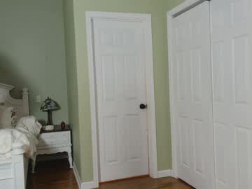 ellalowe's chat room