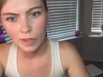 elliee81's chat room