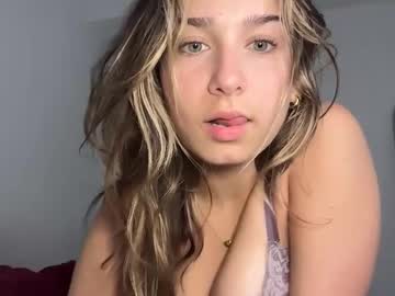 elenahere4u's chat room