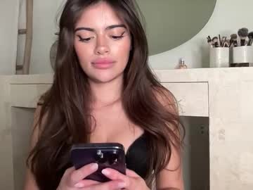 poutyselena's chat room