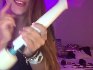 laineylifts's chat room