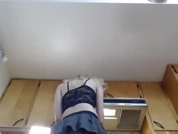 ellalowe's chat room