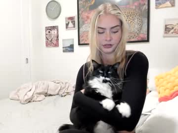 ariah_is_blonde's chat room