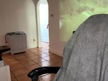 goldenpuss95's chat room