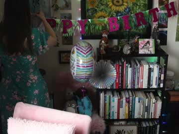 ellynaomi's chat room