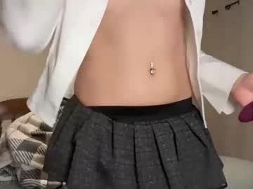 ellalowe's chat room