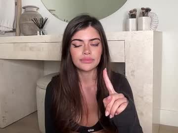 poutyselena's chat room