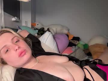 lolaa555's chat room