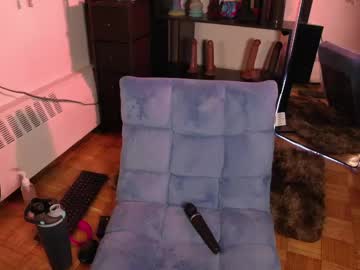 strawberryyfoxie's chat room