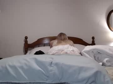 ellalowe's chat room