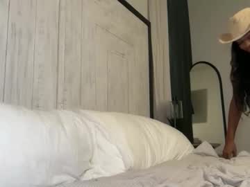 _avamonroe's chat room