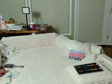 ellalowe's chat room